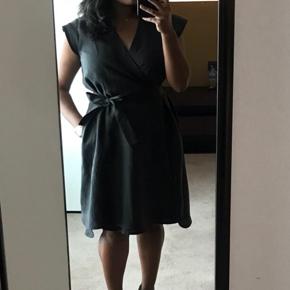 Linen Shed Wrap Dress Portefeuille